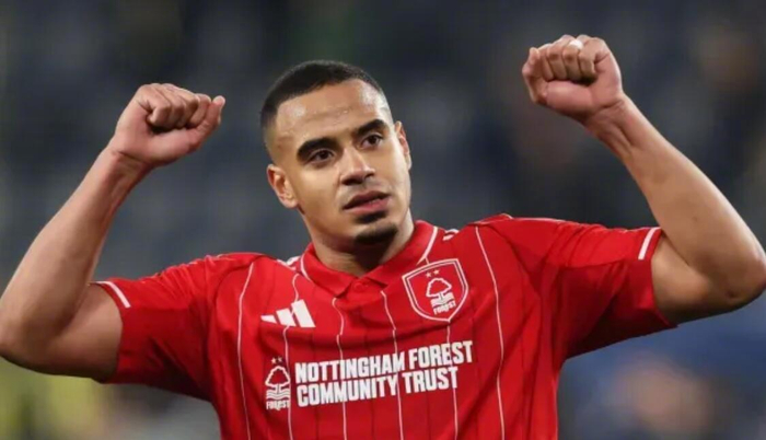 曼联紧急调整夏窗引援计划,重点考察诺丁汉森林中卫穆里略|利桑德罗-马丁内斯|罗伯托·马丁内斯|迈克尔-穆里略|名单|球队_新浪体育_新浪新闻