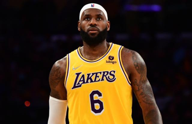 kaiyun官方-詹姆斯:防守需要全队努力 球队磨合不是冲麦片