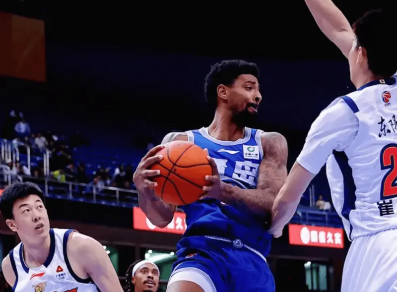 开云-米奇出战36分钟，投篮16中12空砍36分15篮板1助攻3抢断3盖帽