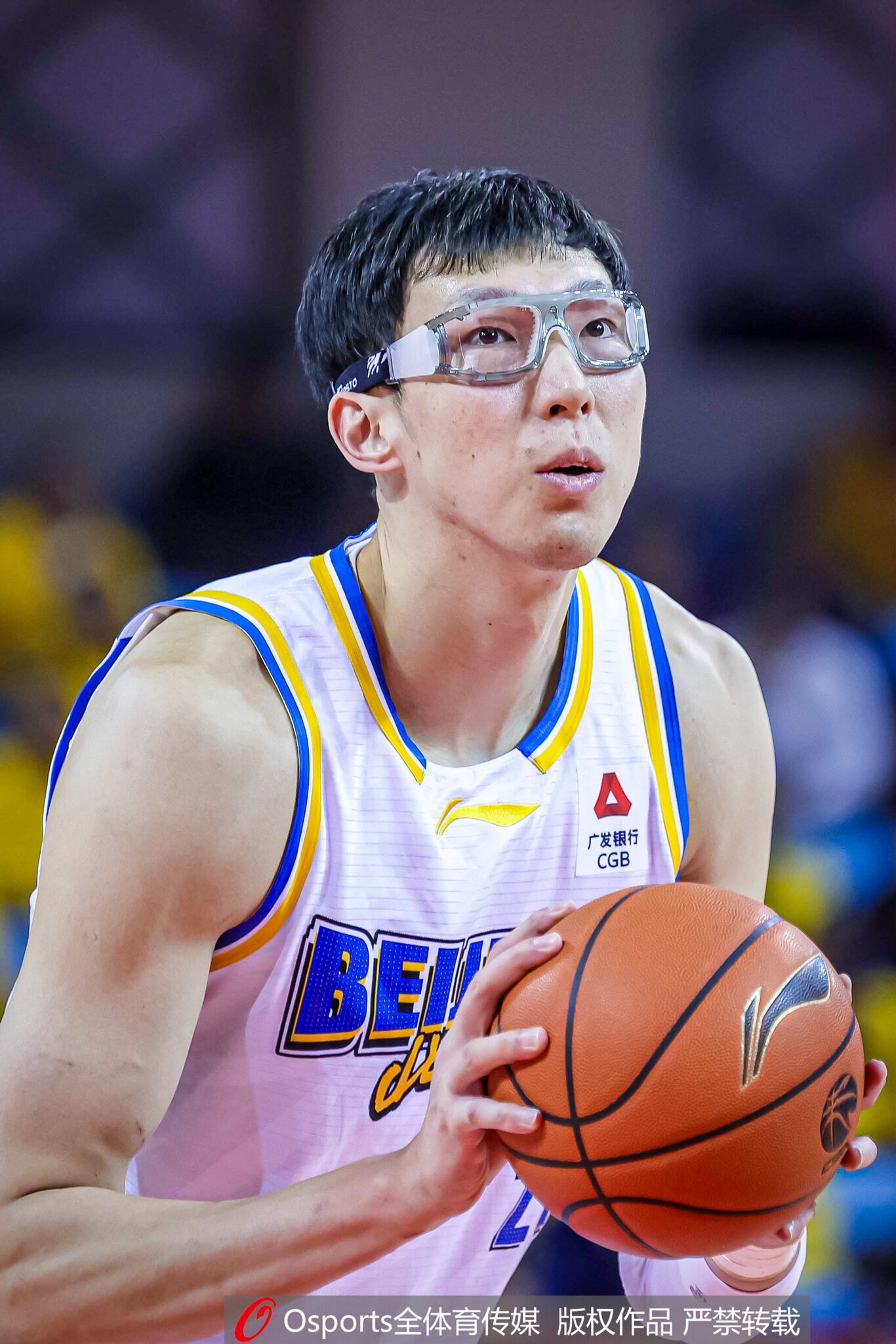 kaiyun-周琦出战26分钟 3中1&amp;罚球10中6拿到8分7板4助1断2帽 正负值+23